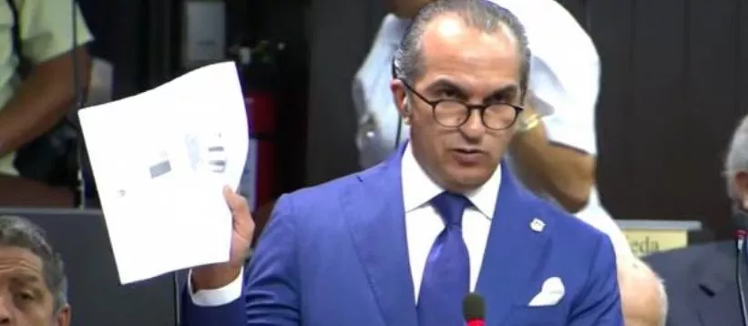 Sergio Moya asistió a la sesión de ayer en la Cámara.