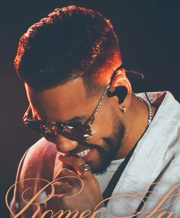 Romeo Santos hizo el anuncio cantando con Karol G.