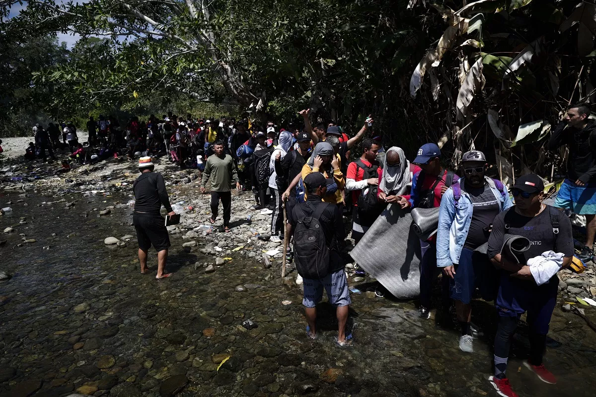 Indígenas, la primera fuerza de ayuda a los migrantes en la selva del Darién