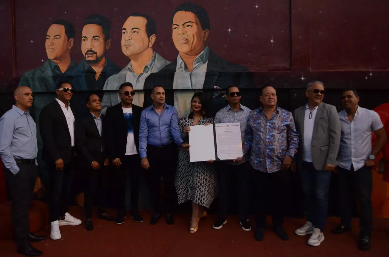 Integrantes de Banda Real reciben pergamino