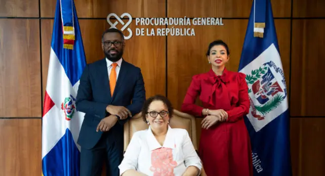 Miriam-German-Brito-junto-a-Yeni-Berenice-y-Wilson-Camacho