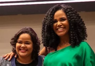 Altaira Peralta y Pridah Suero luego de la conferencia.