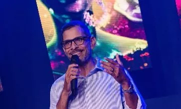 El productor Master Chris en el lanzamiento.