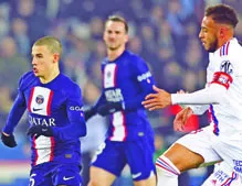 Acción del partido entre el Lyon y el PSG.