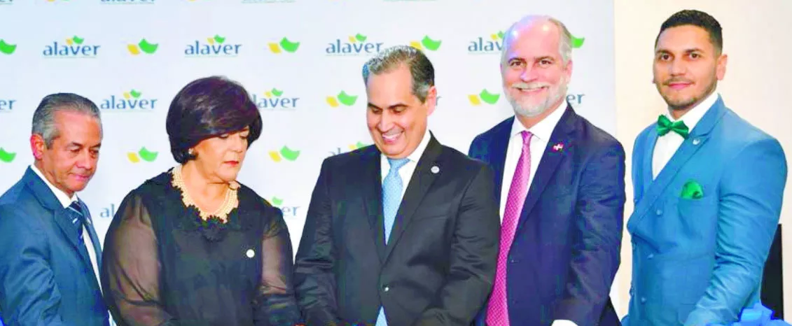 José Francisco Deschamps, Milagros de Jesús Féliz, Rubén Álvarez, Alejandro Fernández W. y Freybert Rosado.