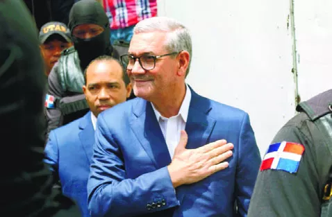 Gonzalo Castillo mientras era trasladado a  casa.