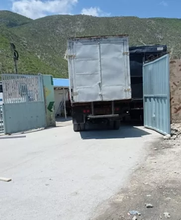 Habían sido utilizado dos camiones como obstáculo.