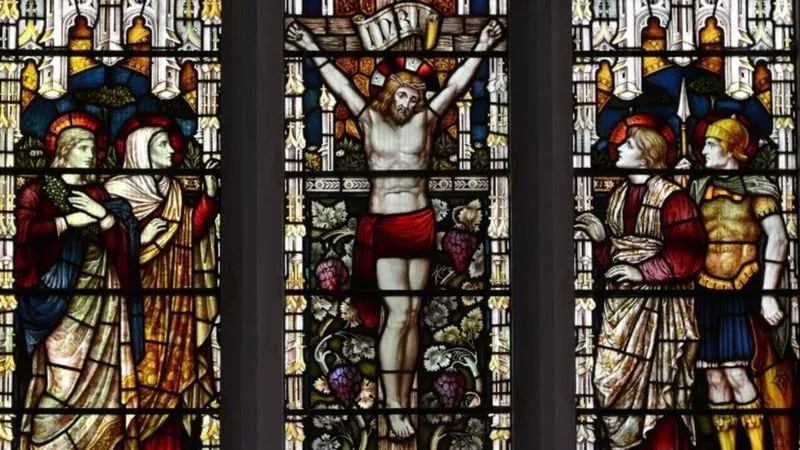 Omitiendo la religiosidad derivada de su figura, Jesucristo fue un condenado político.