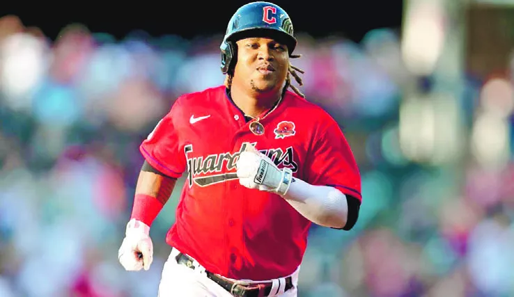 El dominicano José Ramírez es el eje central de la ofensiva de los Guardianes de Cleveland.  AP