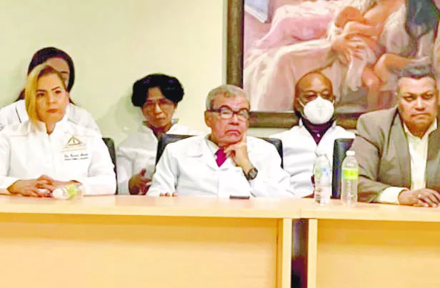 La reunión se realizó  con el CMD, el SNS y personal hospital.