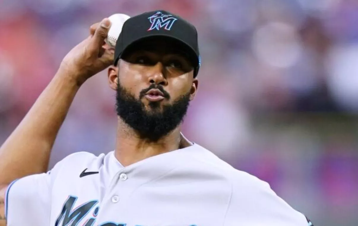 Sandy Alcántara estuvo trabajando ayer con  Marlins para su próxima salida el miércoles.  ap