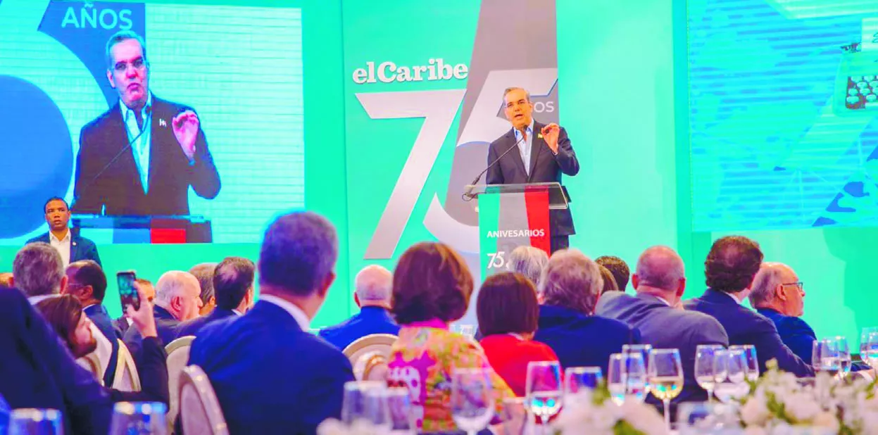 Abinader destacó las personalidades que estamparon su firma en las notas, reportajes y crónicas de El Caribe, dejando huellas en el accionar informativo.