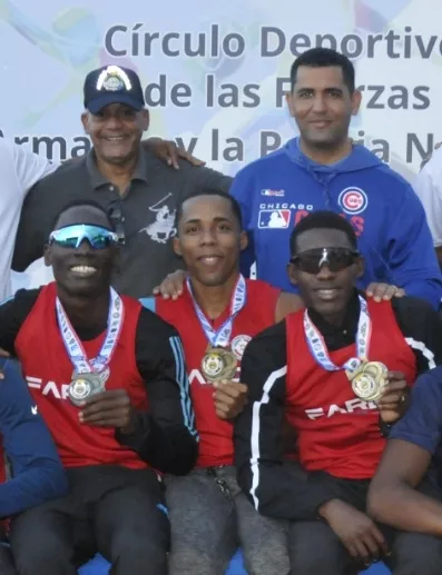 Parte del equipo de la Fuerza Aérea, campeón de atletismo.