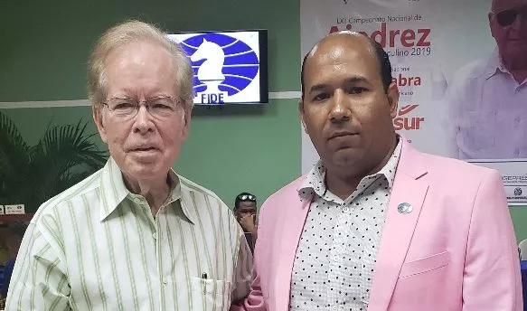 Pepín Corripio, junto al directivo Braulio Ramírez.