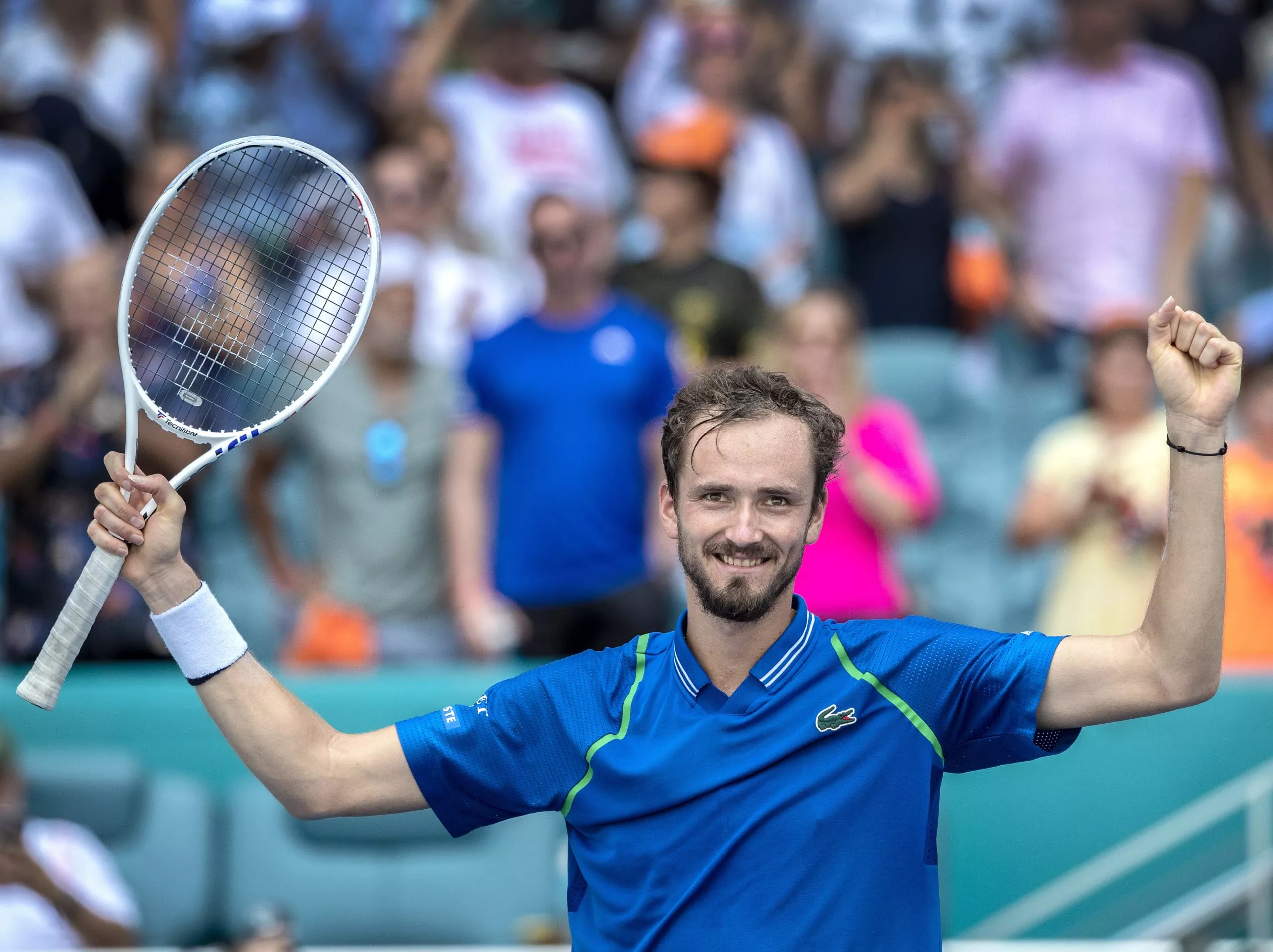 Daniil Medvedev festeja tras ganar el Abierto Miami.
