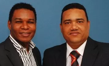 Los humoristas Reymon Pozo y Miguel Céspedes.