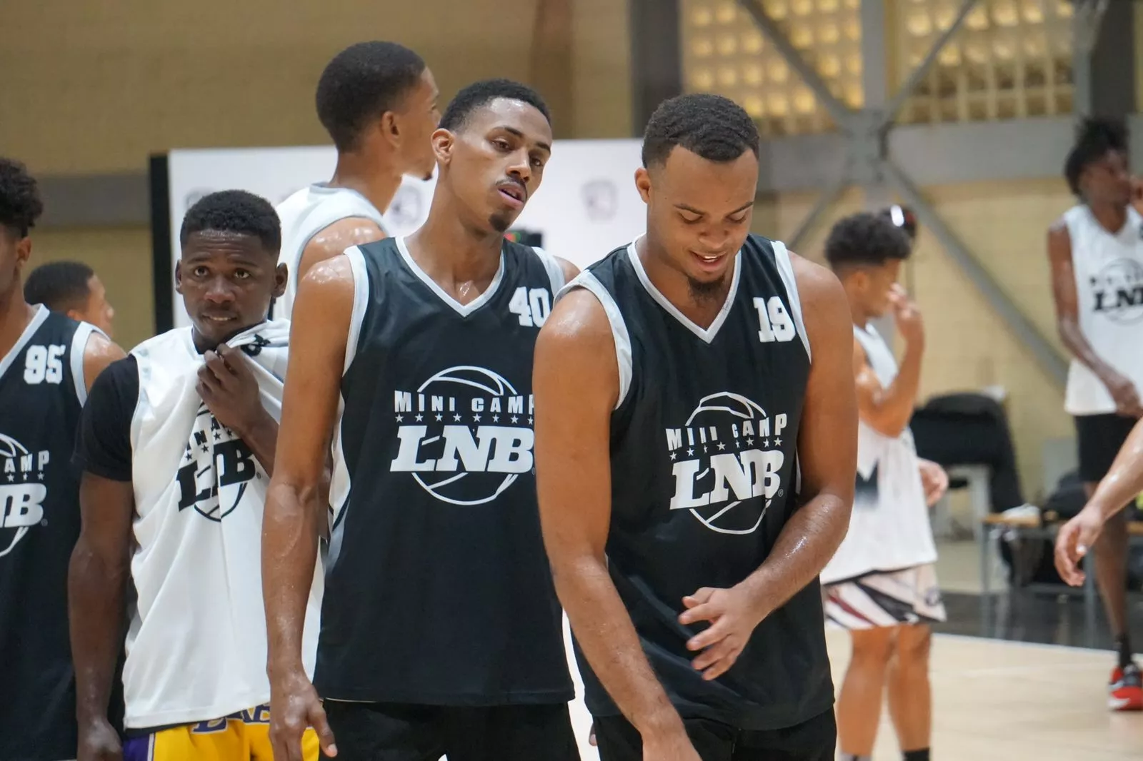 Mini Camp LNB10 (1)