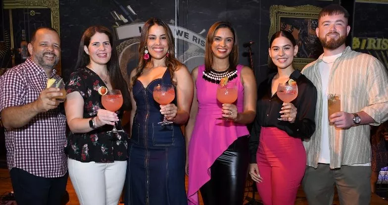 William Evertz, Dashiel Durán, Francesca Ortiz, Anabel Belliard, Lauren González y Dominic Boon.