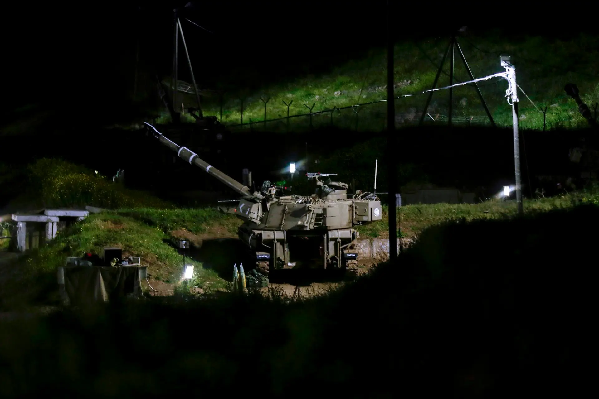 Ejército israelí ataca en Gaza tras lanzamiento de cohetes desde el Líbano