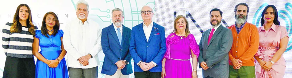 Raúl Hernández Castaños, presidente del Consejo de Administración,  junto a directivos y ejecutivos.