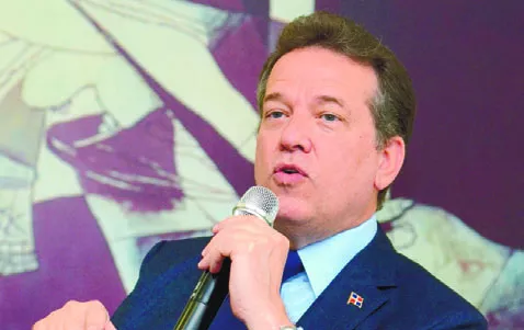 Víctor Ito Bisonó, ministro de Industria y  Comercio.