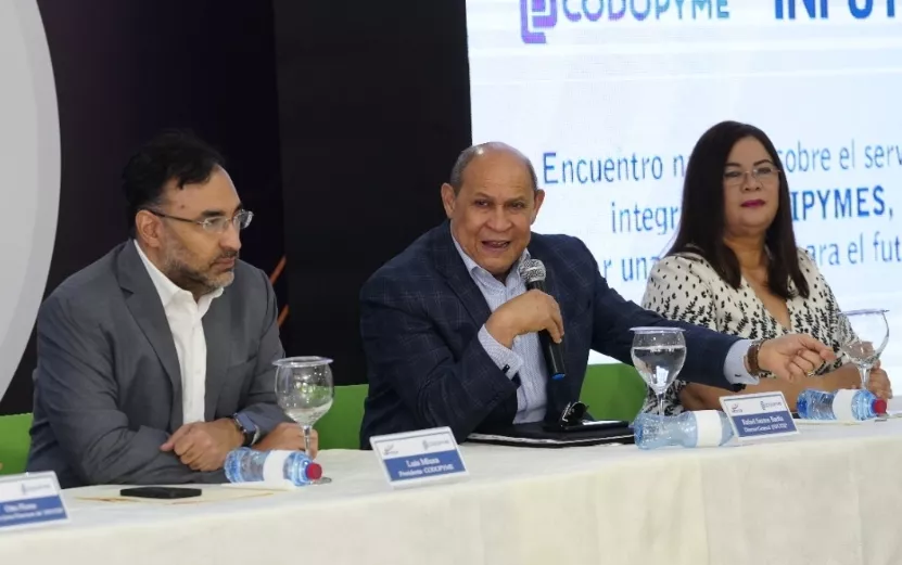 Luis Miura y Rafael Santos mientras anunciaban la actividad.