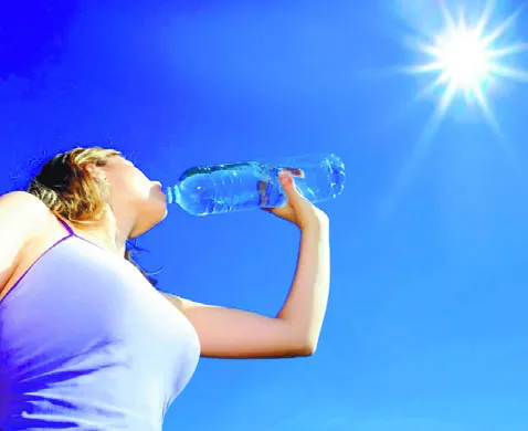Onamet recomiendo  no exponerse al sol y tomar agua.