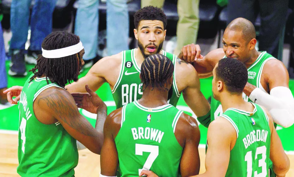 Los Boston Celtics derrotaron  ayer con facilidad a Filadelfia para sellar pase a las finales de la Conferencia Este.