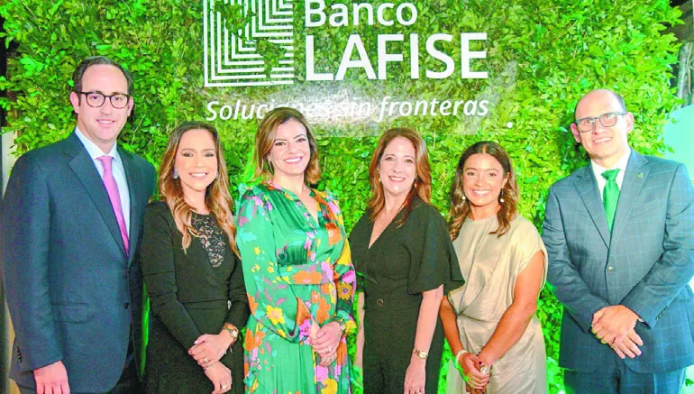 Roberto Zamora Terán, Pamela Coello, Monika Soto, Patricia Planells, Carolina Martínez y Edgar del Toro.