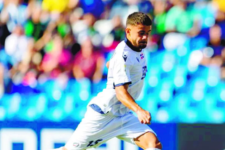 Edison Azcona consiguió el primer gol para el país en una copa mundial fútbol.   fuente extena