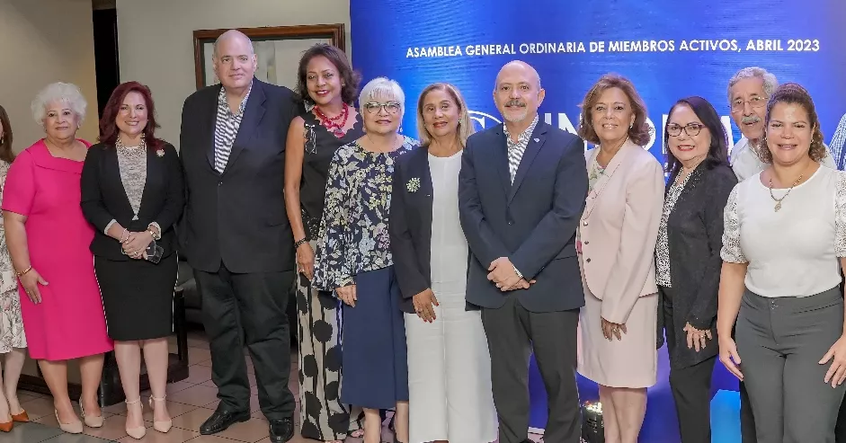 Los miembros de la entidad, durante el encuentro.