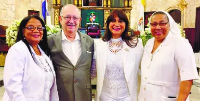 Mariana Salazar,  César Iván Feris, Sonia Suárez y  sor Trinidad Ayala Adames.