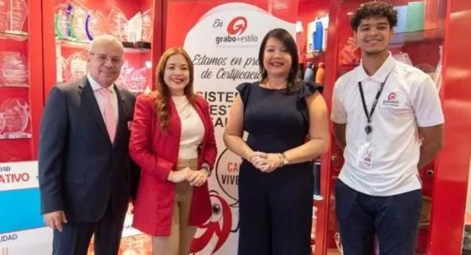 Juan Sánchez, Suilan  Lantigua de  Lara, Sulin Lantigua de Glass y Johan Justo.