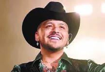 Christian Nodal,  vive en  Argentina junto a Cazzu.