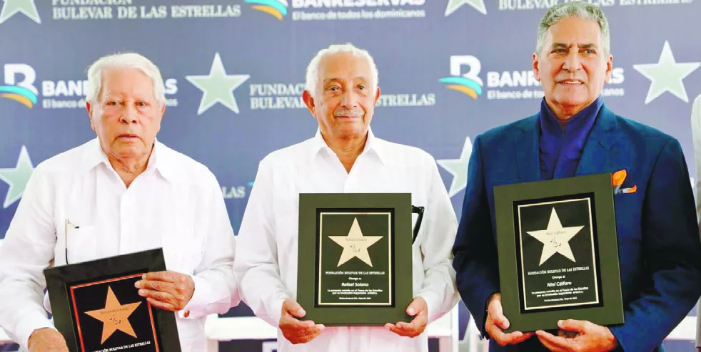 Fernando Casado, Rafael Solano y Niní Cáffaro reciben sus estrellas en el Bulevar de las Estrellas en la Churchill.