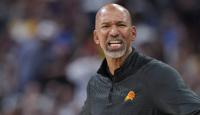 Monty Williams no pudo llenar expectativas de los Suns.