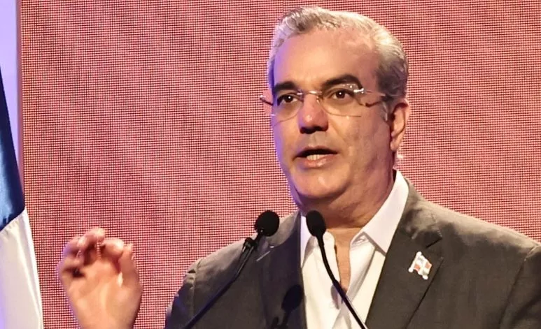 El presidente Abinader   durante discurso sufragistas.