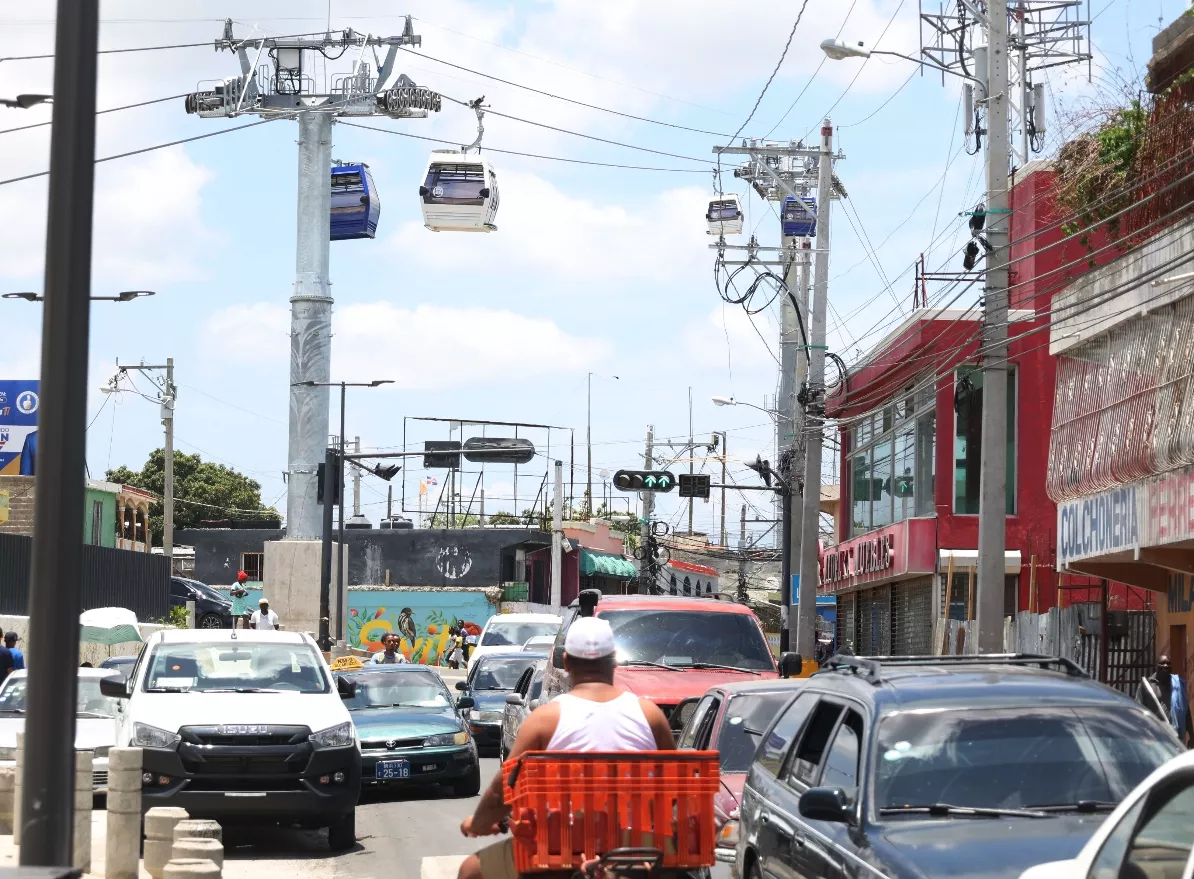 El caos en las calles del municipio Los Alcarrizos permanece igual.  Elieser tapia