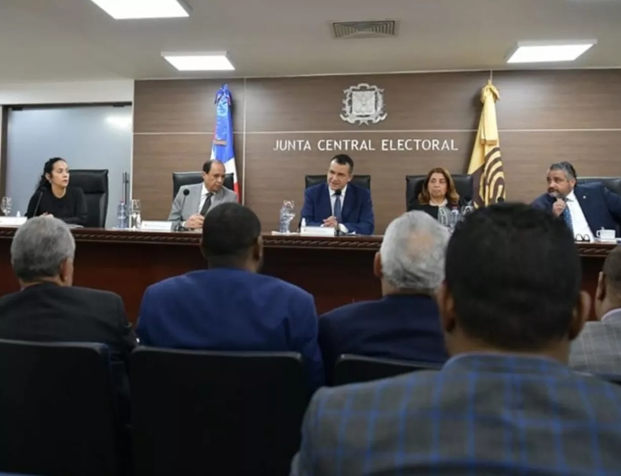 16 organizaciones políticas de 37, han solicitado a la JCE reconsiderar resolución.  ARCHIVO