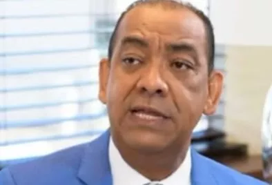 Deligne Ascención, ministro de Obras Públicas.