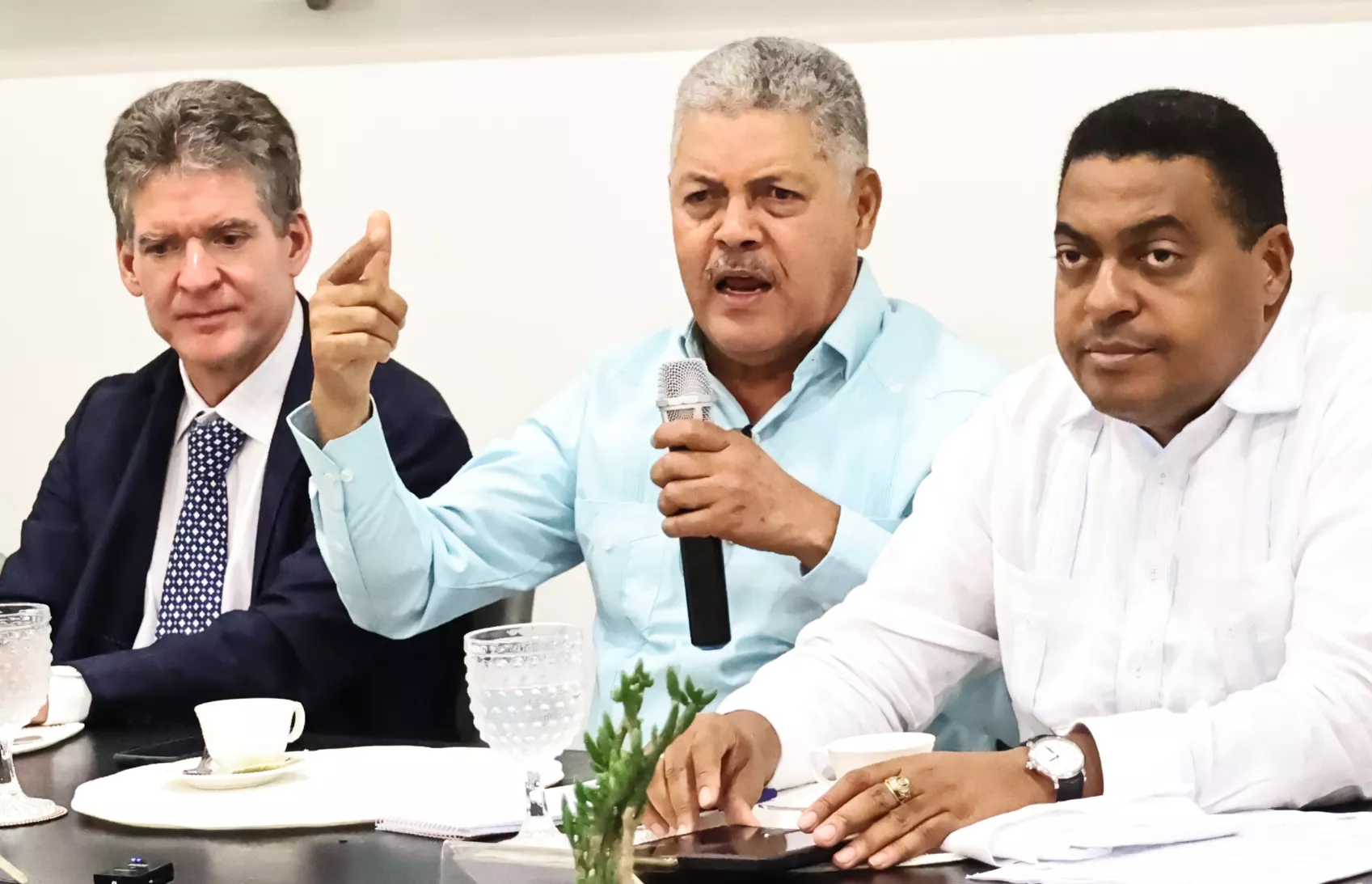 José Alfredo Corripio, Luis Carvajal de la Comisión Ambiental de la UASD y José Monegro, director de El DÍA.  josé de león