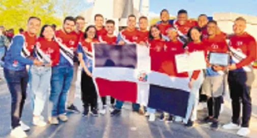 Los  jóvenes dominicanos del equipo Apolo 27.