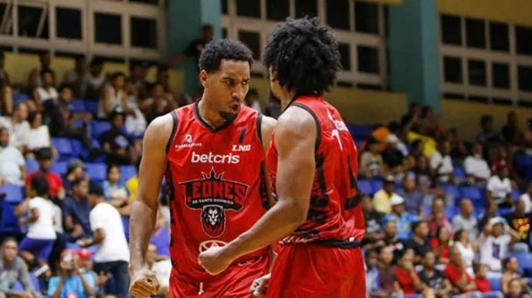 Leones de Santo Domingo salen hoy en busca retener título.