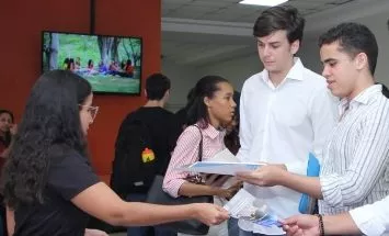 Interesados deben llevar CV hoy.
