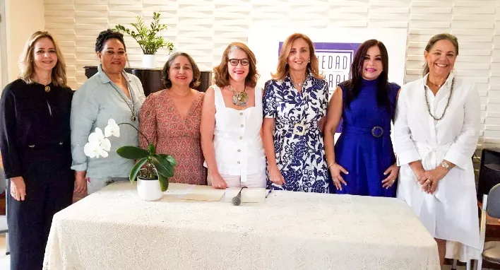María Isabel Cáceres, Angela Correa, Jaqueline Guzmán,  María Amelia Finke, Gisela Padovani,  María Virginia Dorrejo y Evelyn Rivera.