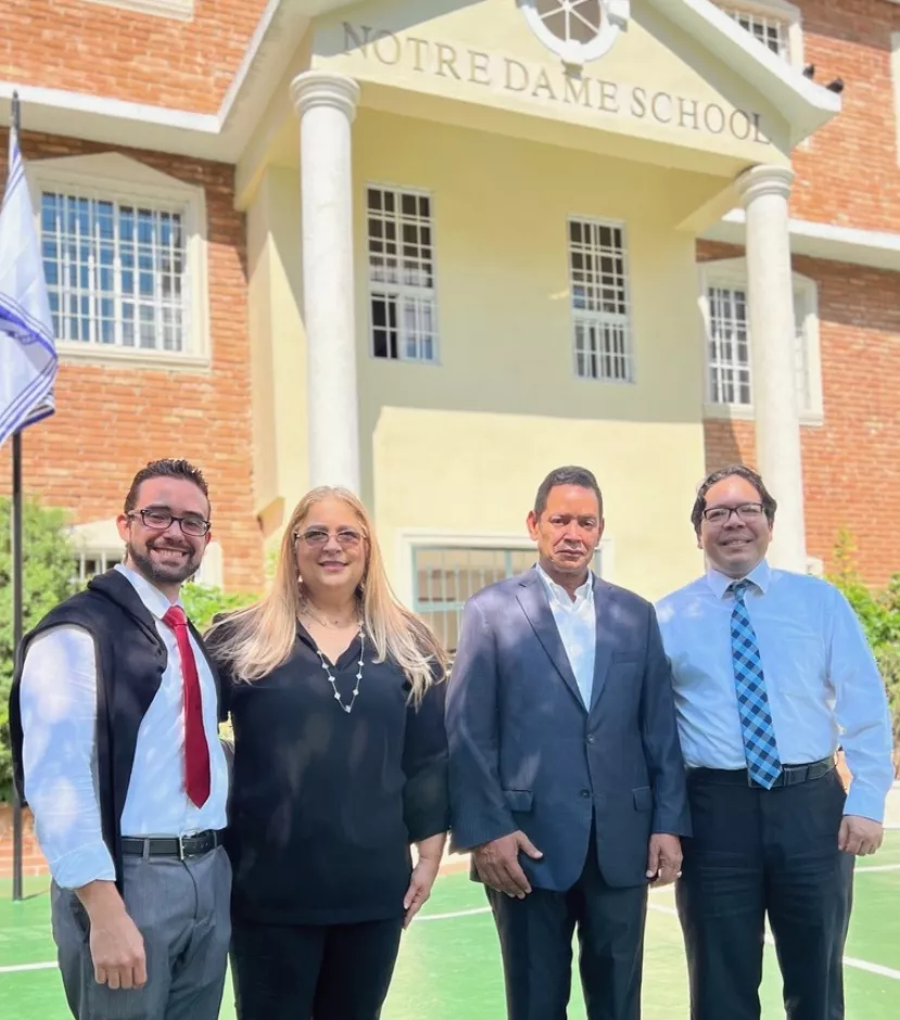 Roberto Fernández,  María Lorraine de Ruiz-Alma y Aguas René Mateo de los Santos y  Henry.