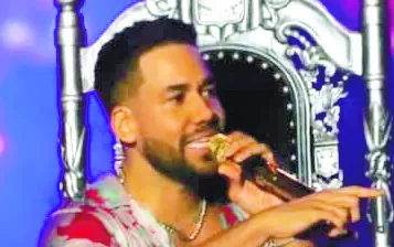 Romeo Santos sigue triunfando con su gira.