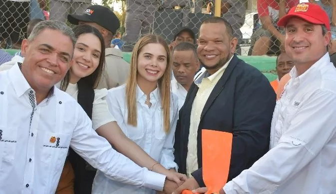 Pedro J. Bencosme, Glenys Suberví, Manuela Curbelo,  Carlos Guzmán y Juan  Curbelo.