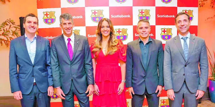 Gervasio Guareschi, Mauricio Peralta, Loraine Álvarez, Javier Saviola y  Gonzalo Gil.