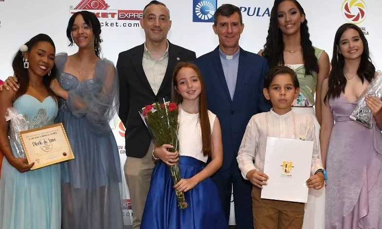 Parte de los ganadores del Festival de Cine Loyola.